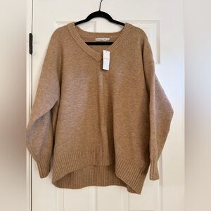 ABERCROMBIE & FITCH - v neck sweater - NEW WITH TAGS